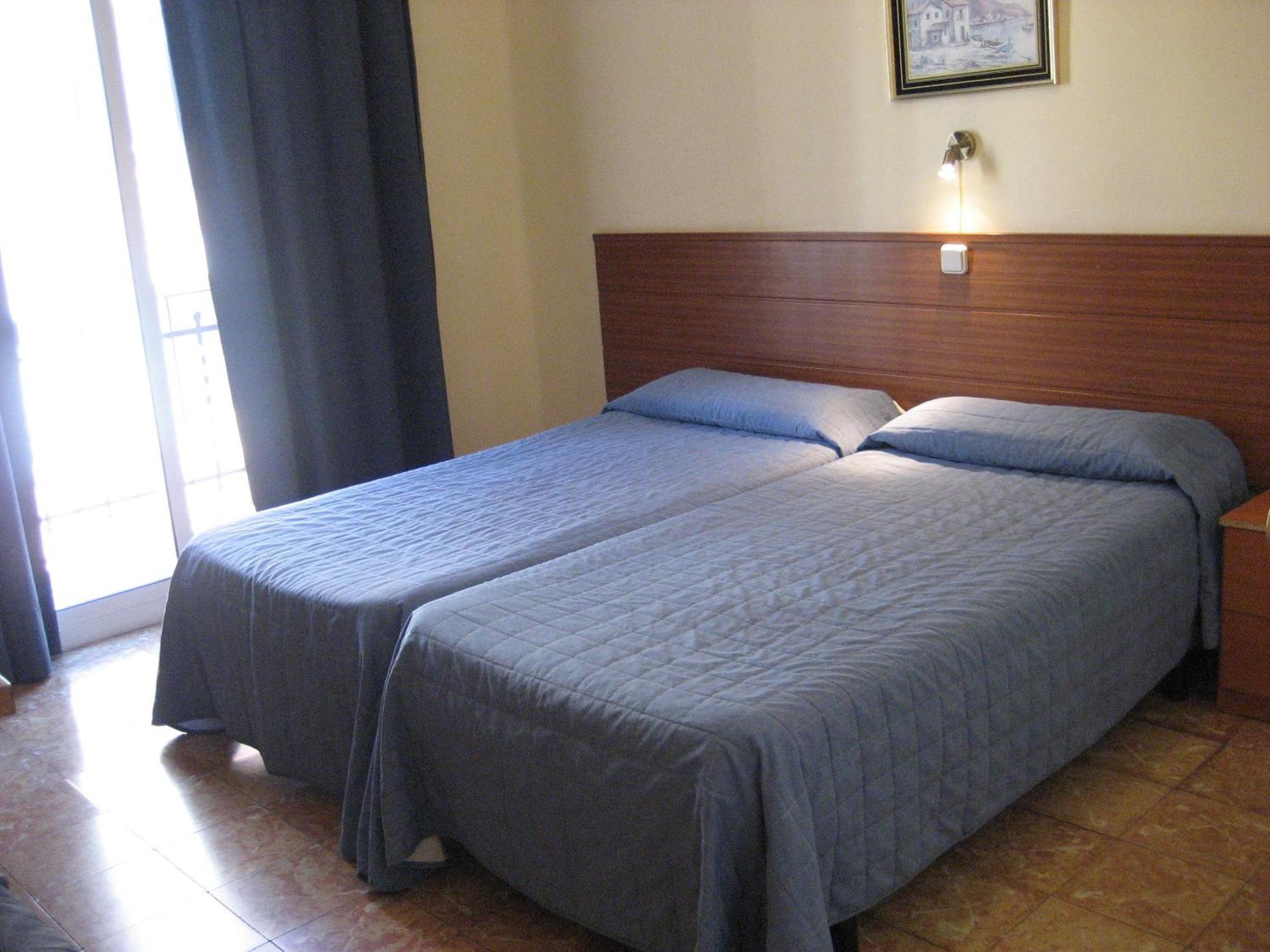 Hostal Bejar Барселона Экстерьер фото