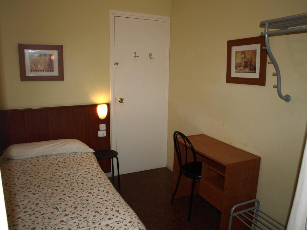 Hostal Bejar Барселона Экстерьер фото