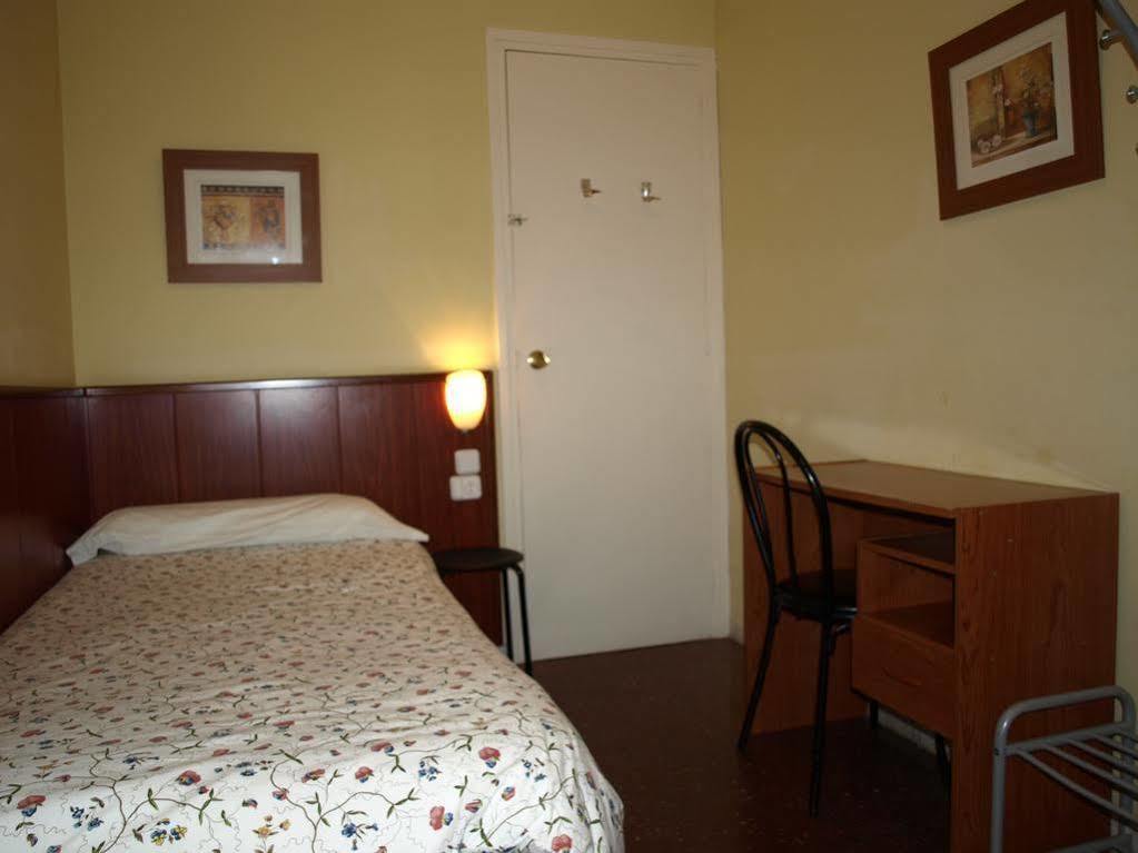 Hostal Bejar Барселона Экстерьер фото
