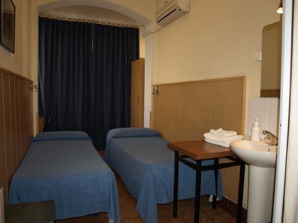 Hostal Bejar Барселона Экстерьер фото