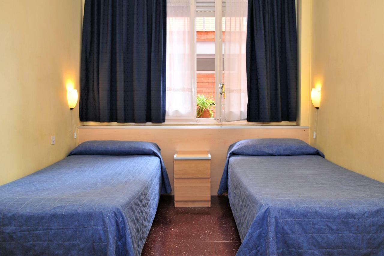 Hostal Bejar Барселона Экстерьер фото