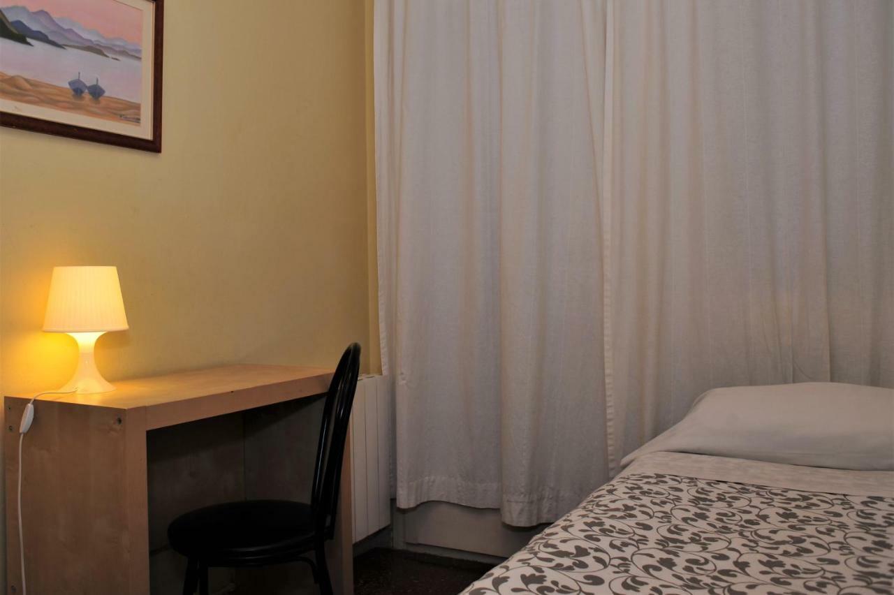 Hostal Bejar Барселона Экстерьер фото