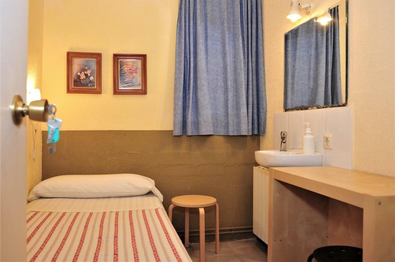 Hostal Bejar Барселона Экстерьер фото