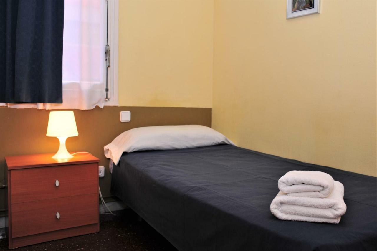 Hostal Bejar Барселона Экстерьер фото